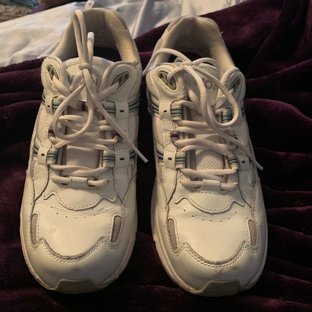 Super comfy Vionic Walker Sneakers